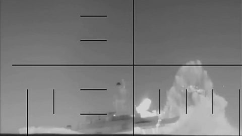 இந்திய பெருங்கடலில் ஈரான் போர் கப்பல் மீது அமெரிக்கா தாக்குதல்