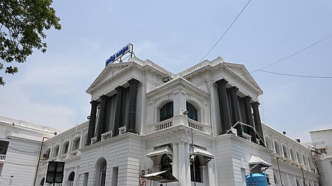 பகுதி நேர ஆசிரியர்கள் ஊதியத்தை ரூ.15 ஆயிரமாக உயர்த்தி அரசாணை வெளியீடு