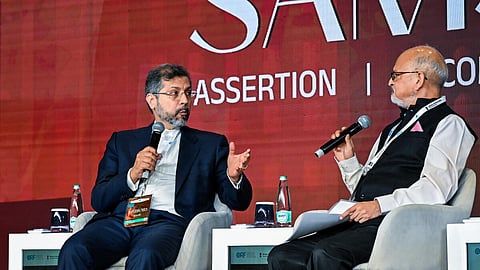 ஹார்முஸ் ஜலசந்தியை  முடக்கவில்லை: ஈரான் அமைச்சர் விளக்கம்