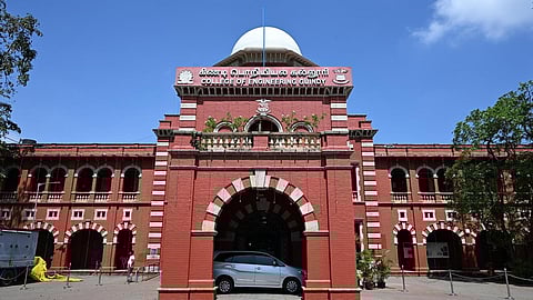 பணி நீக்கம் செய்யப்பட்ட அண்ணா பல்கலை. தற்காலிக உதவி பேராசிரியர்களுக்கு பணி நீட்டிப்பு வழங்க முதல்வருக்கு வேண்டுகோள்