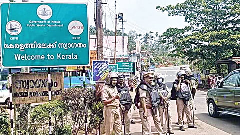 நீலகிரி மாவட்டம் தாளூர் பகுதியில் வைக்கப்பட்டுள்ள கேரள மாநில அறிவிப்பு பகுதி.