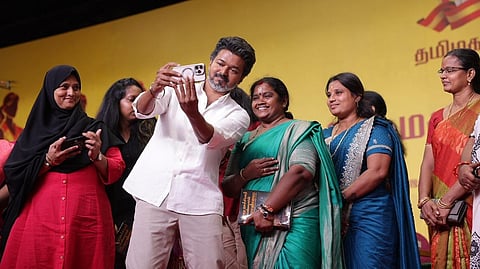 மாமல்லபுரத்தில் தவெக சார்பில் நேற்று நடந்த மகளிர் தின விழாவில்...  