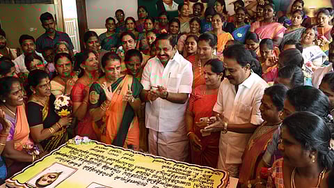 “மகளிர் உரிமைத் தொகையை ரூ.2,000 ஆக உயர்த்தி வாக்குறுதி அளித்தது அதிமுக தான்” - பழனிசாமி