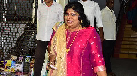 கோர்ட்டுக்கு வந்த நிகிதா