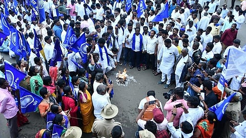 உள் ஒதுக்கீட்டால் ஆதிதிராவிடர்கள் பாதிப்பு: கர்நாடகாவில் 10 இடங்களில் போராட்டம்