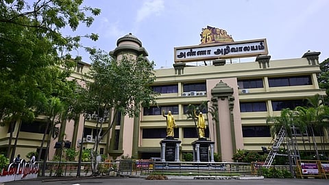 குறைந்த தொகுதிகளில் களமிறங்கும் திமுக: தொகுதி பங்கீட்டை நாளைக்குள் முடிக்க திட்டம்