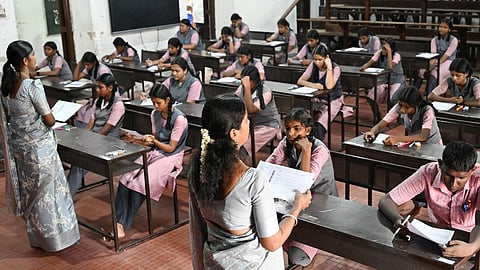 10-ம் வகுப்பு பொதுத் தேர்வு இன்று தொடங்குகிறது