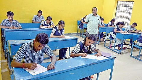 10, +2 மாணவர்கள் விடைத்தாள் நகலை 3 மாதத்துக்குள் பெறலாம்: தகவல் ஆணையம் உத்தரவு 