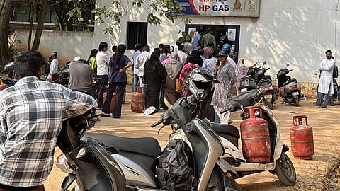 காஸ் சிலிண்டர் நிலவரம் கவலை அளிப்பதாக மத்திய அரசு விவரிப்பு