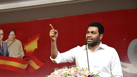 “அரசியலுக்கு வரக்கூடாது என ரஜினியை திமுக குடும்பம் மிரட்டியது” - ஆதவ் அர்ஜுனா குற்றச்சாட்டு