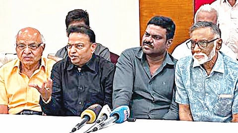 சினி​மா​வில் நடிப்​பவர்​கள் வெப் தொடர்​களில் நடிக்​கக் கூடாது: தயாரிப்​பாளர்​கள் கூட்டுக் கூட்டத்தில் தீர்​மானம்