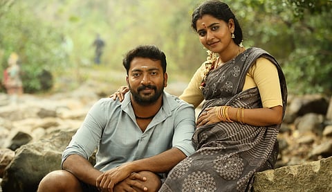 கொலைச் சேவல்: திரைப் பார்வை - நினைவில் காடுள்ள விலங்கு மனிதர்களின் கதை! 