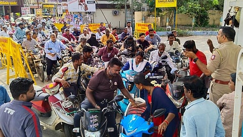 பெட்ரோல் நிலையங்களுக்கு போலீஸ் பாதுகாப்பு வழங்க கோரிக்கை