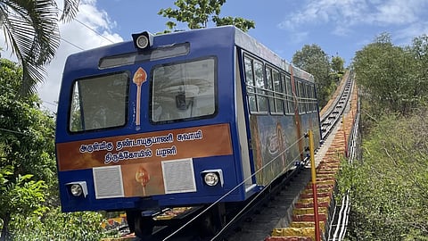 பழநியில் மின் இழுவை ரயில் சேவை பாதிப்பு: பக்தர்கள் தவிப்பு