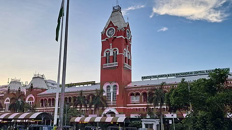 சென்னை - சென்ட்ரல் வந்த ரயிலில் ரூ.71.37 லட்சம் தங்கம், வெள்ளி சிக்கியது