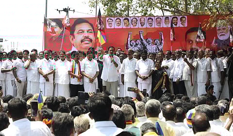 “பெண்களுக்கு எதிரான திமுக ஆட்சியை தூக்கி எறிய வேண்டும்” - ஆர்ப்பாட்டத்தில் அன்புமணி பேச்சு