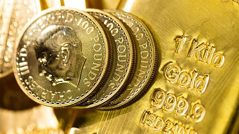 பற்றி எரியும் போரும், தகிக்காத தங்கமும்! - பின்னணி என்ன?