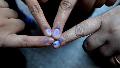 வாக்காளர் அடையாள அட்டை இல்லையா? - வாக்களிக்க 12 மாற்று ஆவணங்களை பட்டியலிட்டது தேர்தல் ஆணையம்