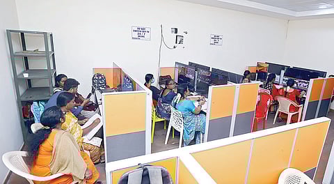 சட்டப்பேரவைத் தேர்தலை முன்னிட்டு, சென்னை ரிப்பன் கட்டிட வளாகத்தில் உள்ள மாவட்ட தேர்தல் அலுவலகத்தில் ஊடக கண்காணிப்பு மையம் அமைக்கப்பட்டு, 24 மணி நேரமும் தொடர் ஊடக கண்காணிப்பு பணிகள் மேற்கொள்ளப்பட்டு வருகிறது.