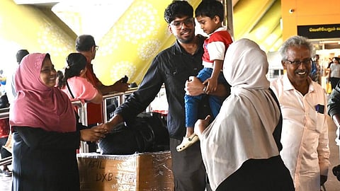 மேற்கு ஆசியாவில் இருந்து இதுவரை 2.80 லட்சம் இந்தியர்கள் தாயகம் திரும்பியதாக மத்திய அரசு தகவல்