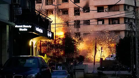 இஸ்ரேல் தாக்குதலால் 6 நிமிடத்தில் நொறுங்கிய லெபனானின் பெய்ரூட் நகர கட்டிடம்! 