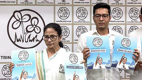 மகளிர் உதவித் தொகை உயர்த்தப்படும்: மம்தா வெளியிட்ட திரிணமூல் காங். வாக்குறுதிகள்