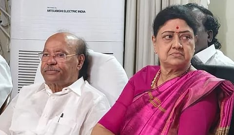 ராமதாஸ், சசிகலா புதிய கூட்டணி: 234 தொகுதிகளில் போட்டிடுவதாக அறிவிப்பு!