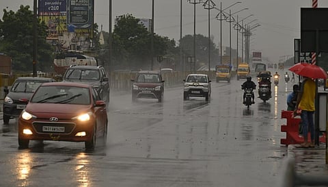 சென்னை, புறநகரில் இடி, மின்னலுடன் திடீர் மழை