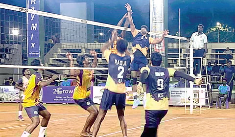 ‘ஏ’ டிவிஷன் வாலிபால் லீக்கில் ஐஓபி, ஐசிஎஃப் அணிகள் வெற்றி