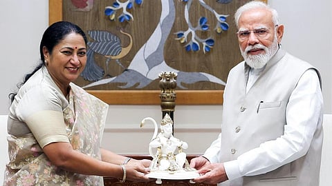 பிரதமர் நரேந்திர மோடியுடன் டெல்லி முதல்வர் ரேகா சந்திப்பு