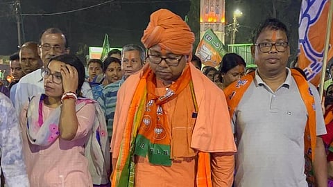 பாஜக சார்பில் போட்டியிடும் துறவி உத்​பல் மகராஜ் பிஎஸ்​எஸ் சங்கத்தில் இருந்து நீக்கம்: மேற்கு வங்க தேர்தல்