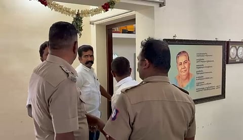 ஆர்.பி.உதயகுமாரின் தேர்தல் பணிகளை தடுக்க ஆளுங்கட்சி முயற்சி: அதிமுக குற்றச்சாட்டு