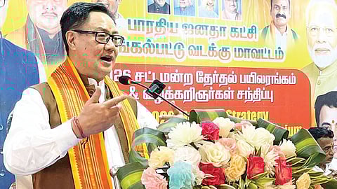 செங்கல்பட்டு வடக்கு மாவட்டம் சார்பில் சட்டமன்ற தேர்தலுக்கான பாஜகவின் பயிலரங்கம் மற்றும் வழக்கறிஞர்கள் சந்திப்பு   நிகழ்ச்சி கூடுவாஞ்சேரியில் நேற்று நடைபெற்றது. இதில் மத்திய அமைச்சர் கிரண் ரிஜிஜூ பேசினார். படம்: எம்.முத்துகணேஷ்