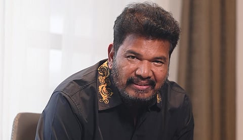 திரைப்பட இயக்குநர் ஷங்கருக்கு சொந்தமான ரூ.11 கோடி மதிப்புள்ள சொத்து முடக்கத்துக்கு எதிரான வழக்கில் தடை நீட்டிப்பு