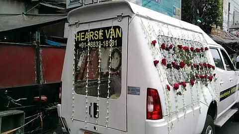 உடல்நலம் குன்றியவர் இறந்ததாக கருதி உயிரோடு இருக்கும்போதே இறுதி சடங்குக்கு ஏற்பாடு