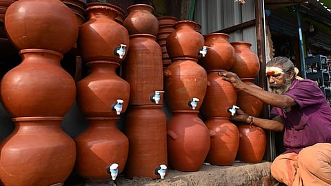 ‘வெயிலில் பணியாற்றுவோர் தினமும்  4 முதல் 5 லிட்டர் தண்ணீர் குடிப்பது அவசியம்’ 