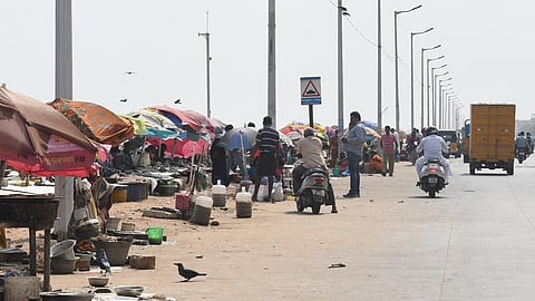 மெரினா கடற்கரை லூப் சாலையில் உள்ள ஆக்கிரமிப்புகளை அகற்றக்கோரிய வழக்கு வாபஸ் பெறப்பட்டதால் தள்ளுபடி