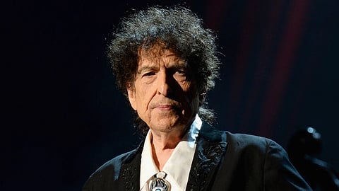 பீரங்கி முன் சீறிய கிதார்