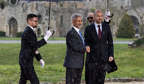 பிரான்ஸ் சென்றார் அமைச்சர் ஜெய்சங்கர்: ஜி7 வெளியுறவு அமைச்சர்கள் மாநாட்டில் பங்கேற்பு