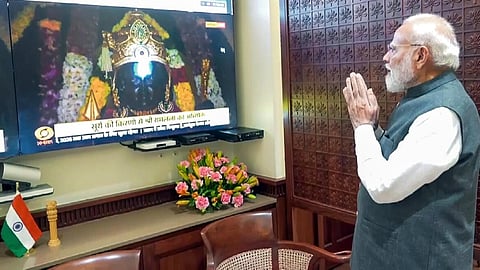 அயோத்தி ராமர் சிலை நெற்றியில் சூரிய திலகம் - காணொலி வாயிலாக பிரதமர் மோடி வழிபாடு