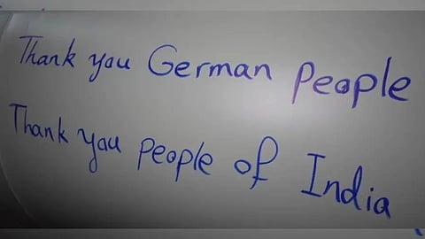 இந்திய மக்களுக்கு நன்றி தெரிவித்து ஈரான் ஏவுகணை மீது எழுதப்பட்டுள்ள வாசகம்.