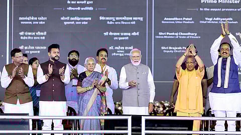 நொய்டாவில் நடைபெற்ற சர்வதேச விமான நிலைய திறப்பு விழா