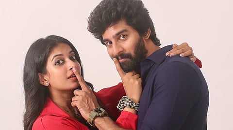 நீ ஃபாரெவர்: திரைப் பார்வை - காதலின் டிஜிட்டல் ஆடுகளம்!