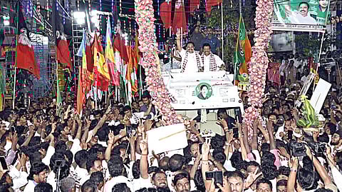 “இந்தியாவே வியக்கும் ஆட்சியை கொடுப்போம்” - பழனிசாமி உறுதி