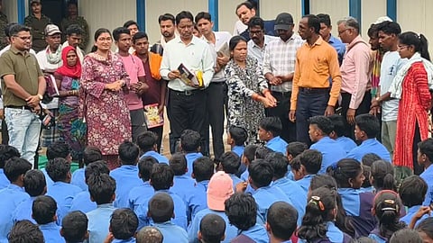 மாவோயிஸ்ட் ஆதிக்கம் நிறைந்த சத்தீஸ்கர் கிராமத்துக்கு வருகை தந்த முதல் ஆட்சியர்