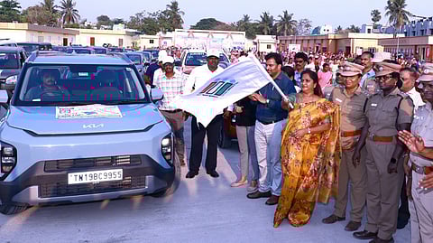 100% வாக்குப்பதிவை வலியுறுத்தி விழிப்புணர்வு பேரணி - செங்கல்பட்டு ஆட்சியர் துவக்கிவைப்பு