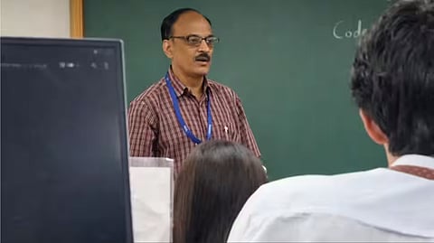 முஸ்லிம் மாணவரை தீவிரவாதி என திட்டிய பேராசிரியர் பணி இடைநீக்கம்