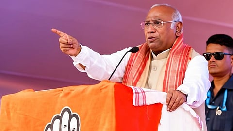 மேற்கு வங்க சட்டப்பேரவை தேர்தலில் 284 வேட்பாளர்கள் பட்டியலை வெளியிட்டது காங்கிரஸ்