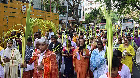 குருத்தோலை ஞாயிறு கொண்டாட்டம் - பவனியாகச் சென்ற கிறிஸ்தவர்கள்