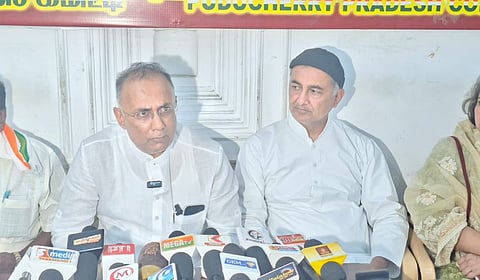 அமைச்சர் தினேஷ் குண்டுராவ்